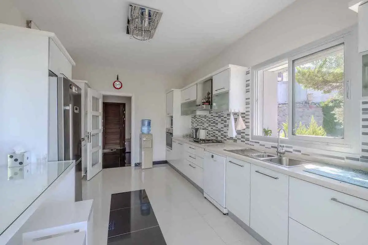 Fitted kitchen